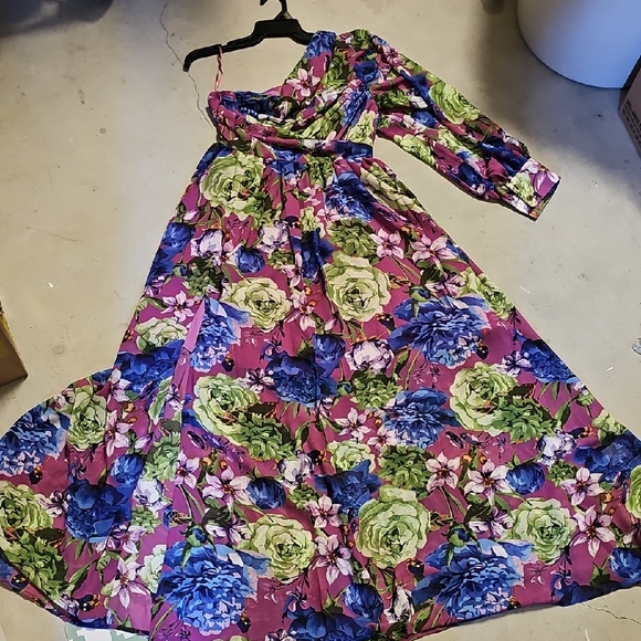 Chic Me Dresses & Skirts - Nwt Floral One-Shoulder Dress